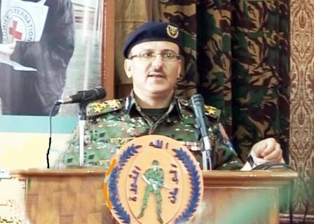 العميد يحيى صالح يلقي كلمته في افتتاح الدورة أمس